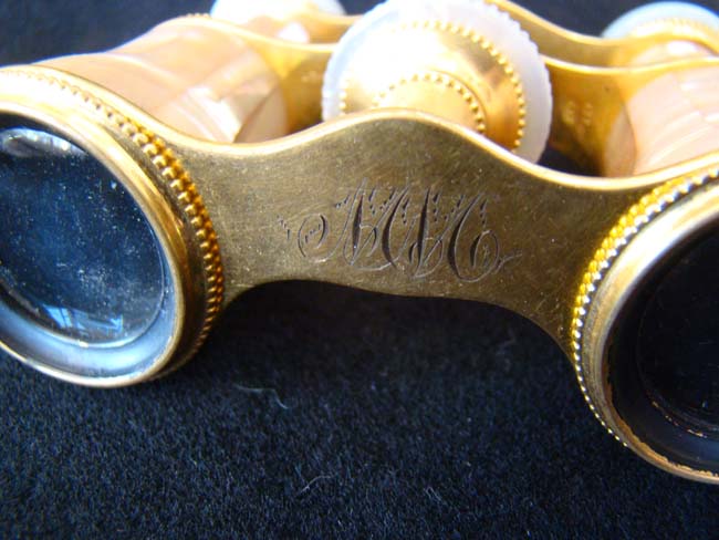 An exquisite pair of antique mother-of-pearl mounted French opera glasses made by LeMaire circa 1890 — image 3